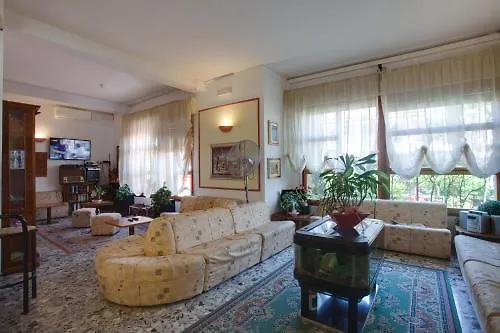 **  Hotel Esedra b&b con brunch fino a mezzogiorno Milano Marittima Italia
