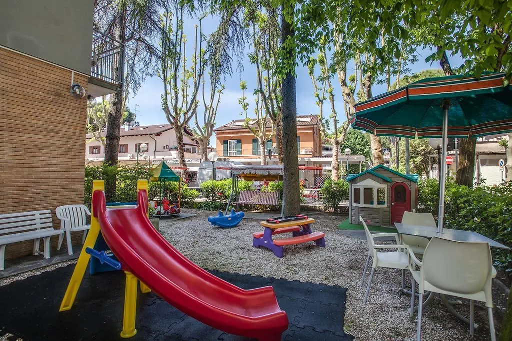 Hotel Esedra b&b con brunch fino a mezzogiorno Milano Marittima