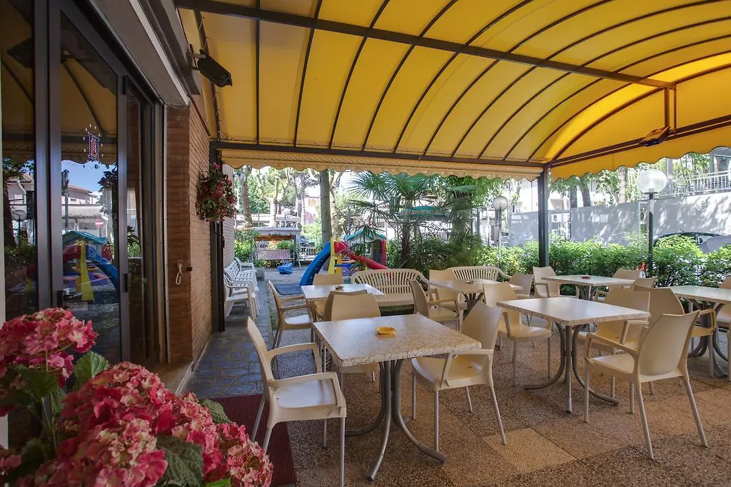 Hotel Esedra b&b con brunch fino a mezzogiorno Milano Marittima Italia